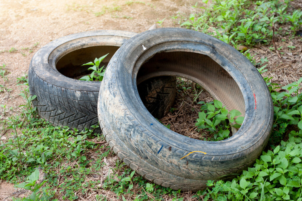 Used old tires are recycled.Use in outdoor.