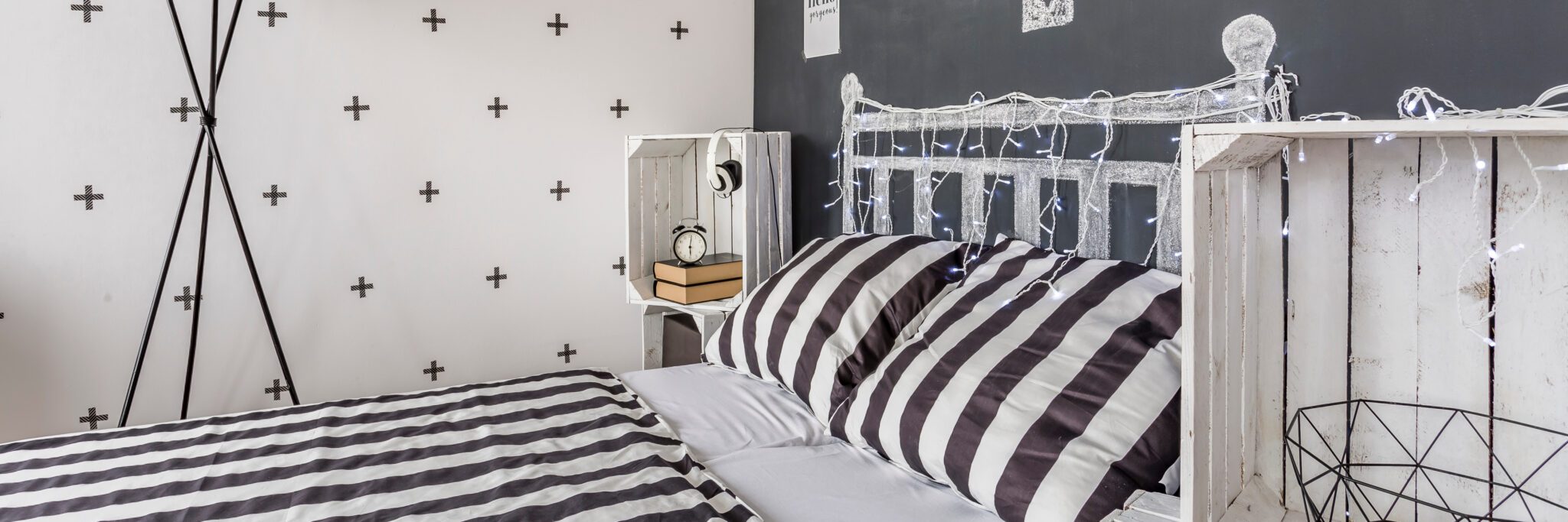 12 Unique DIY Headboard Ideas - DIYReveal