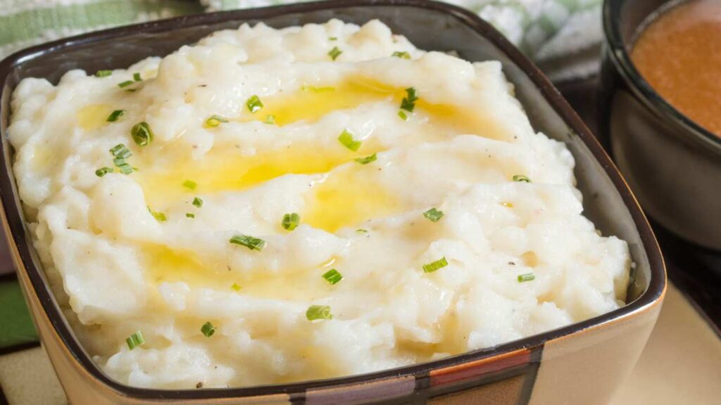 mashed potatoes and gravy in a bowl