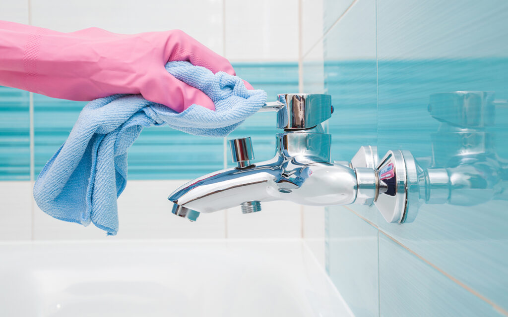 Cleaning bathtub faucet