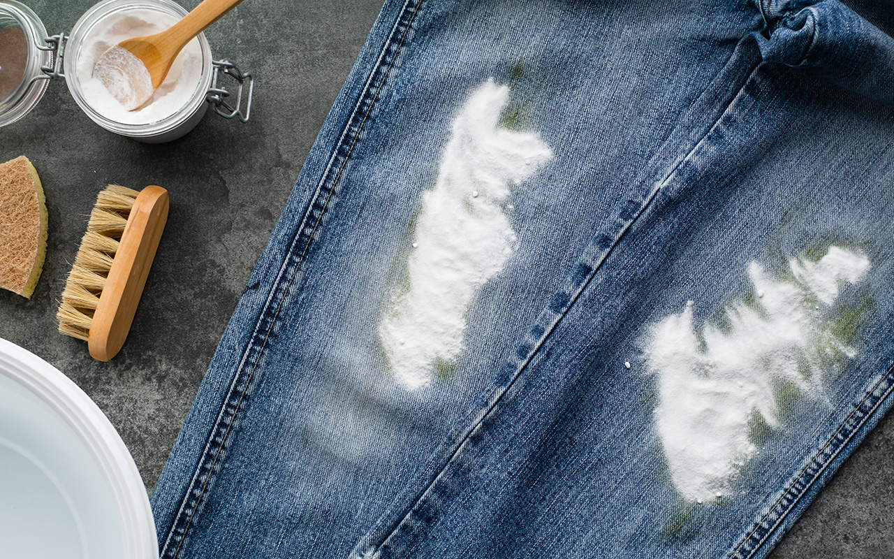 Dying jeans with hydrogen peroxide