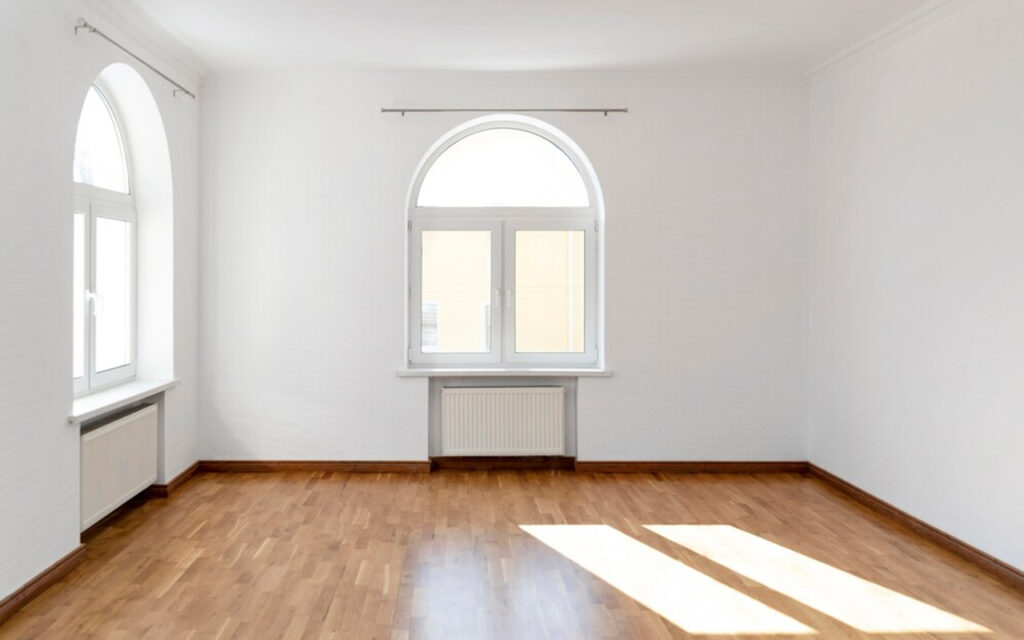 Empty room with many light sources