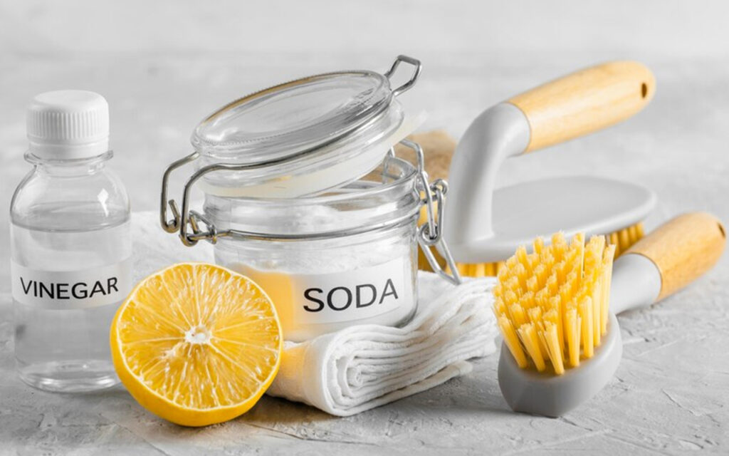 Baking soda and vinegar Stain Remover 