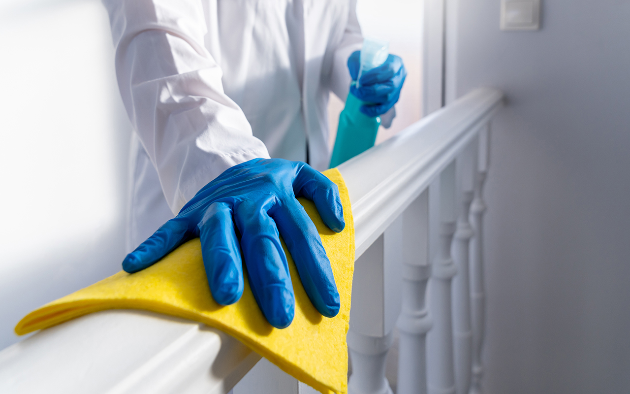 Cleaning banister